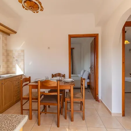 Stella's * ארגוסטולי